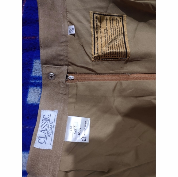 Classic women Beige colour skirt, looks so classy ❤️ ❤️ - Picture 2 of 3